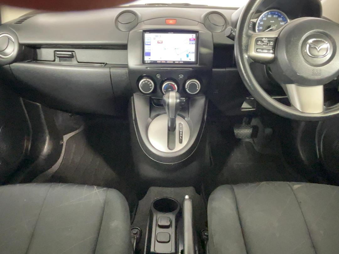 Photo '18' of Mazda Demio