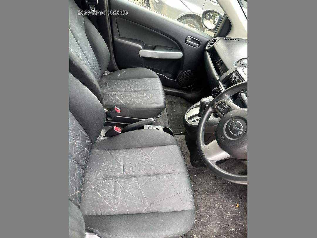 Photo '10' of Mazda Demio