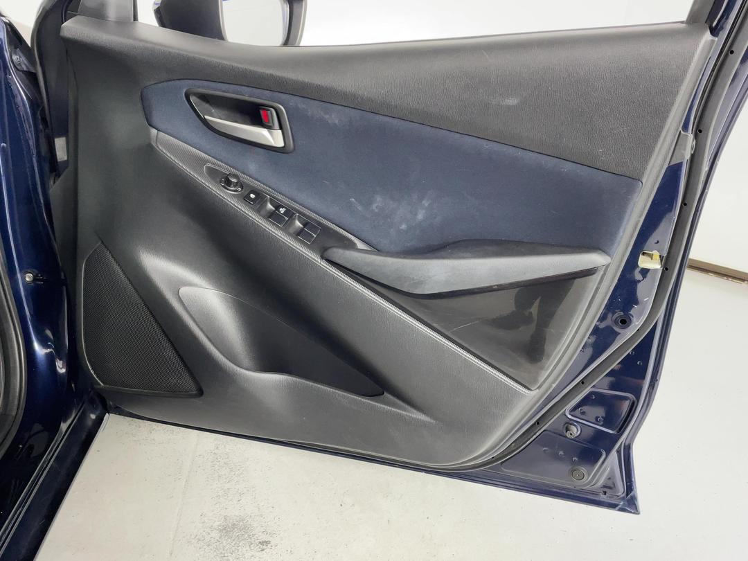 Photo '15' of Mazda Demio