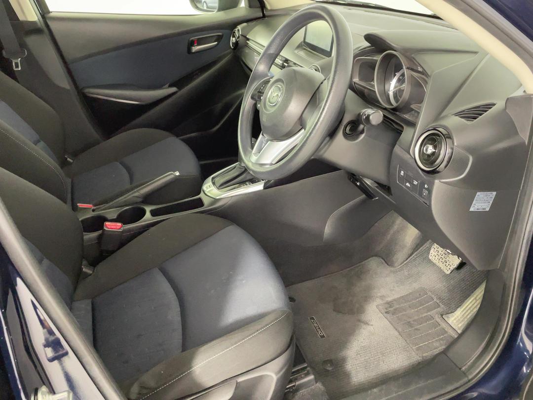 Photo '16' of Mazda Demio