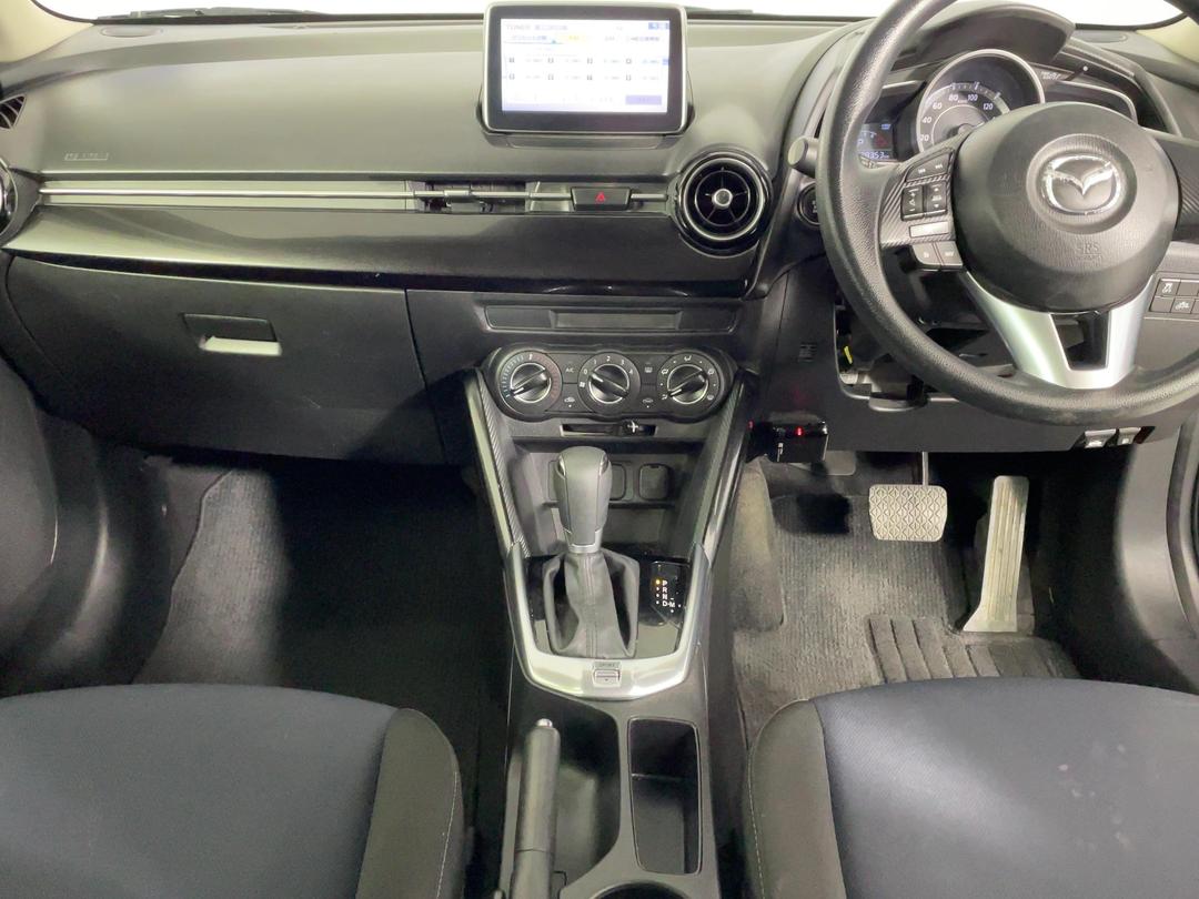 Photo '17' of Mazda Demio