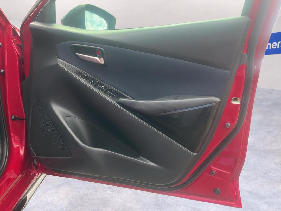 Photo '15' of Mazda Demio