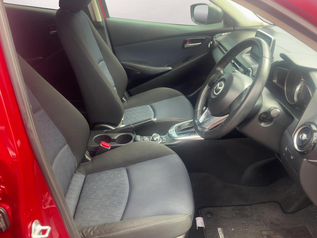 Photo '16' of Mazda Demio