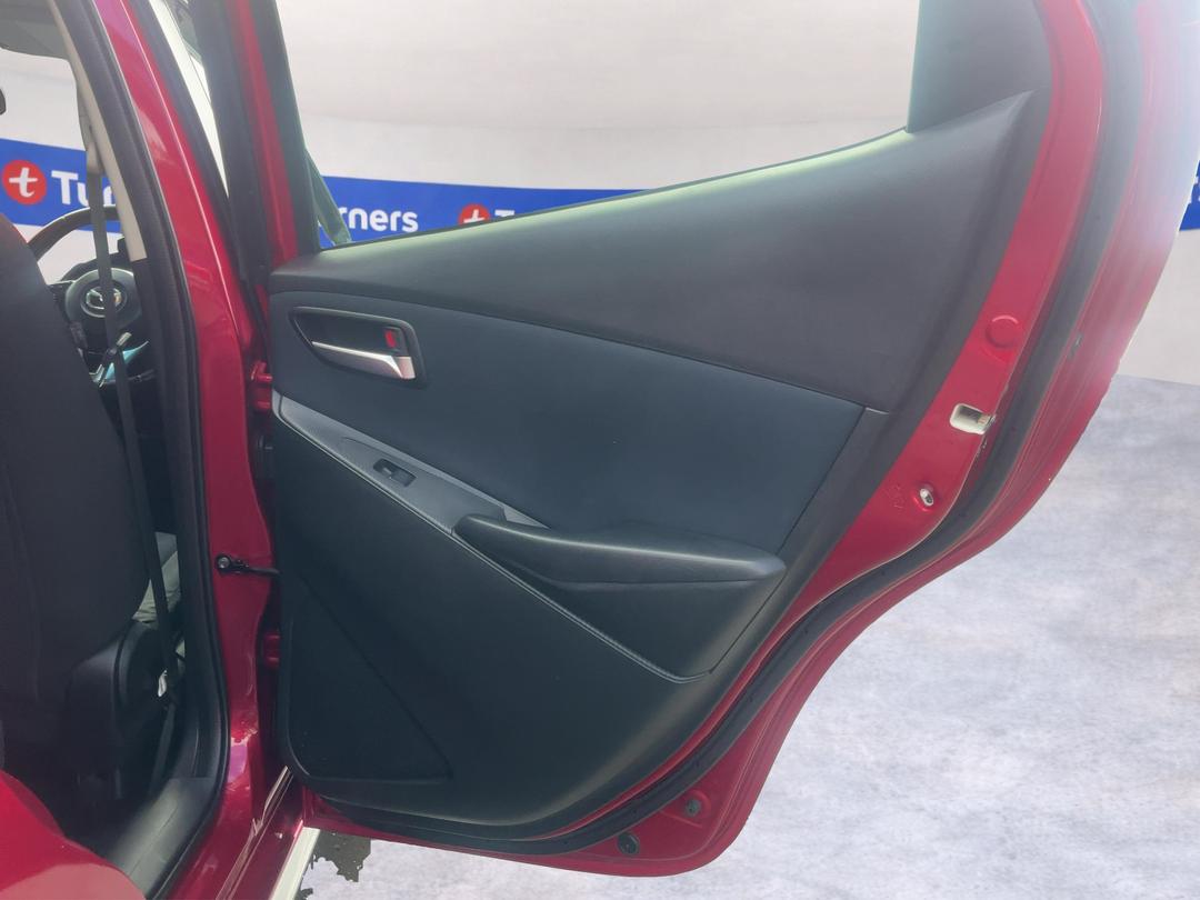 Photo '19' of Mazda Demio