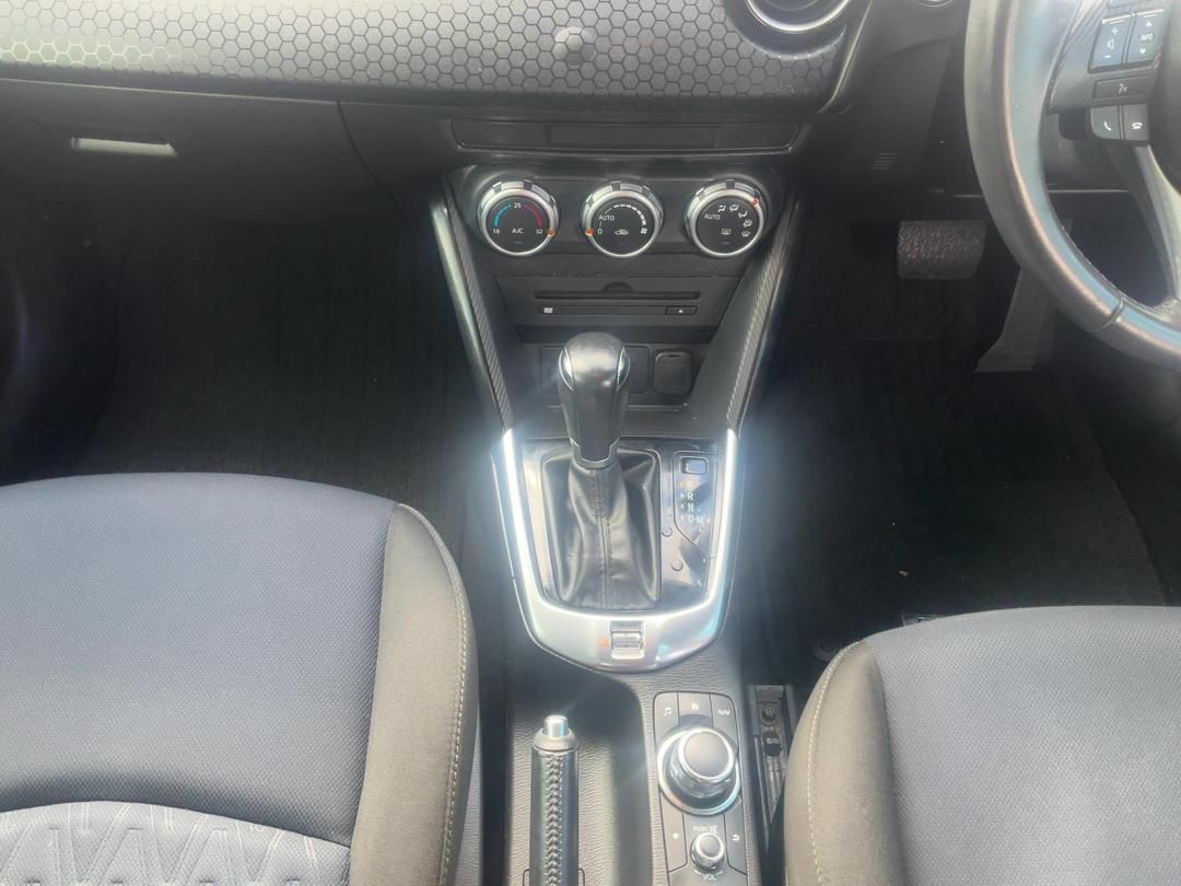 Photo '18' of Mazda Demio