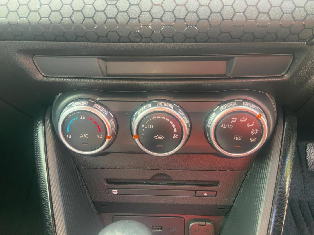 Photo '27' of Mazda Demio