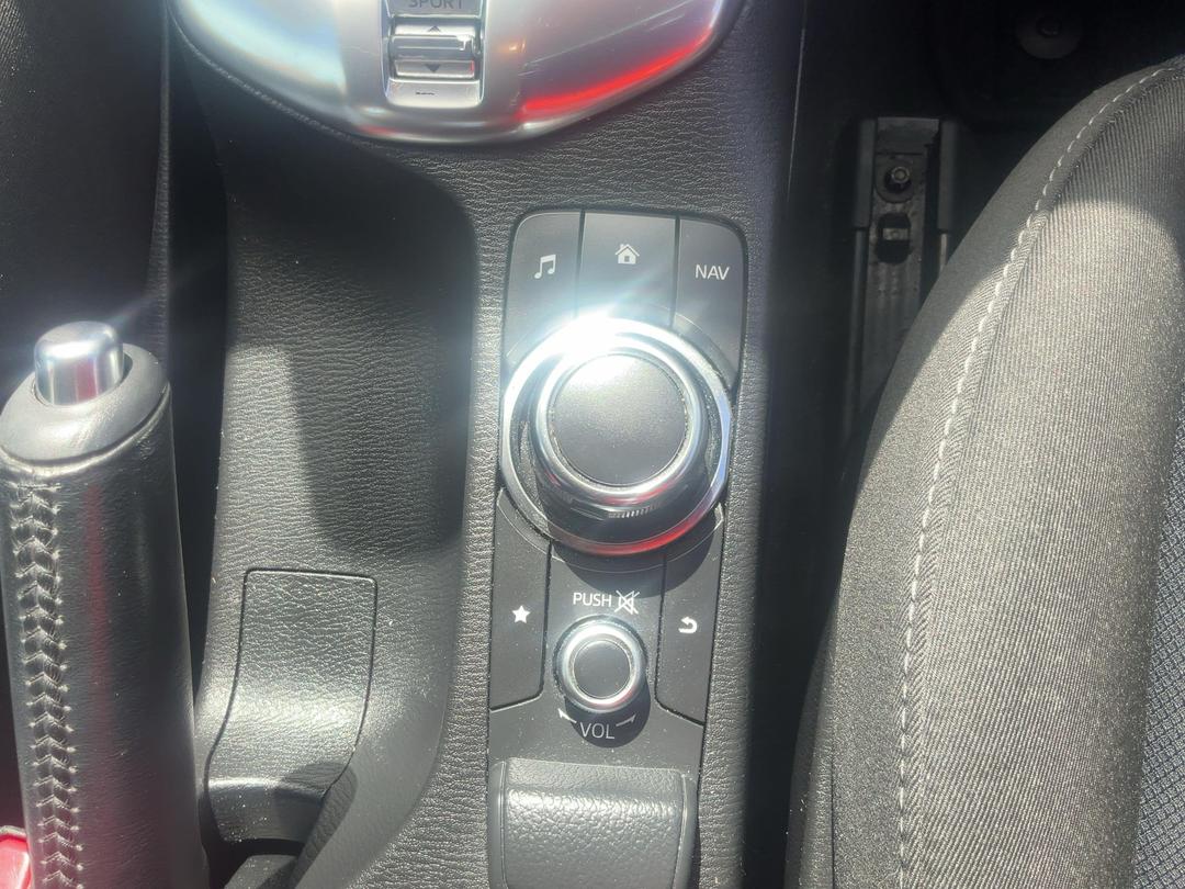 Photo '28' of Mazda Demio