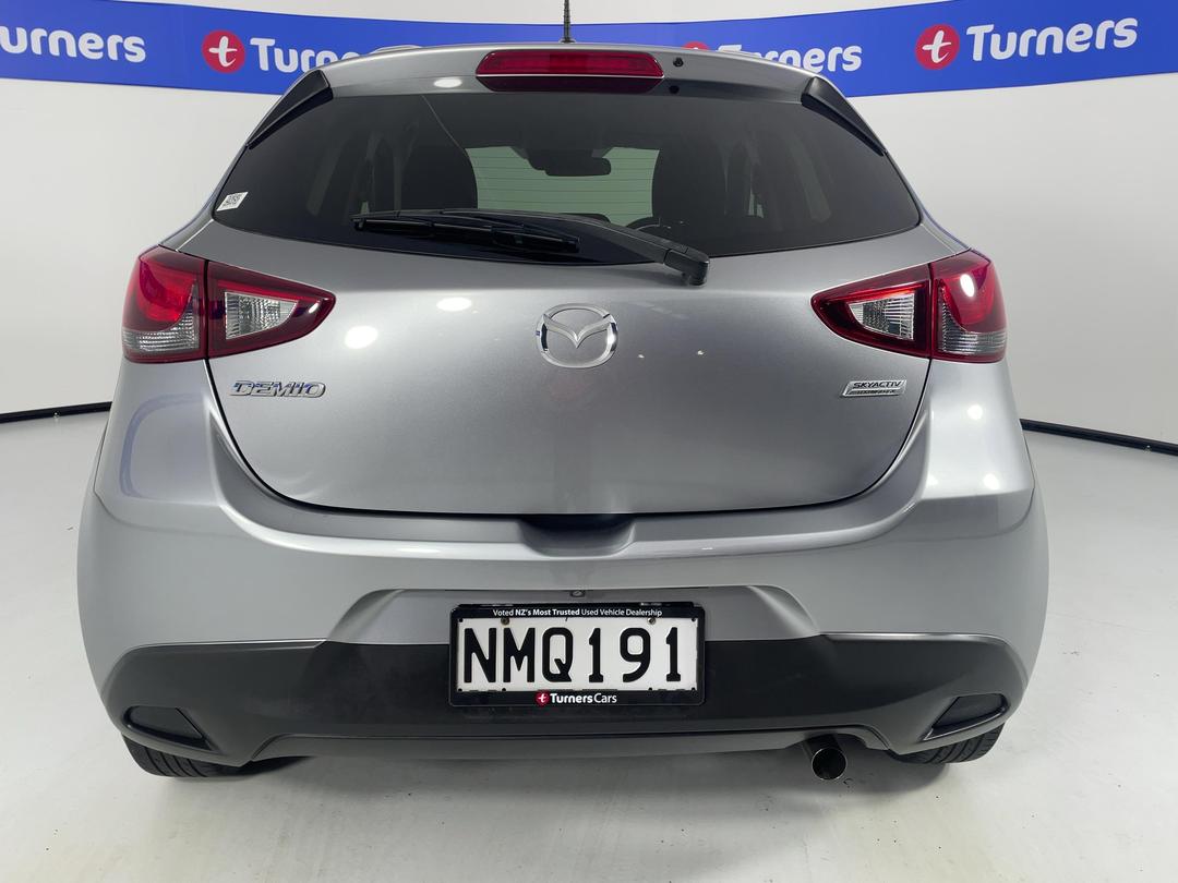 Photo '6' of Mazda Demio