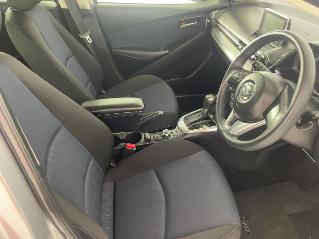 Photo '16' of Mazda Demio