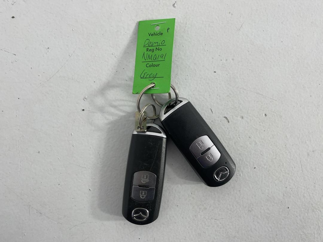 Photo '22' of Mazda Demio