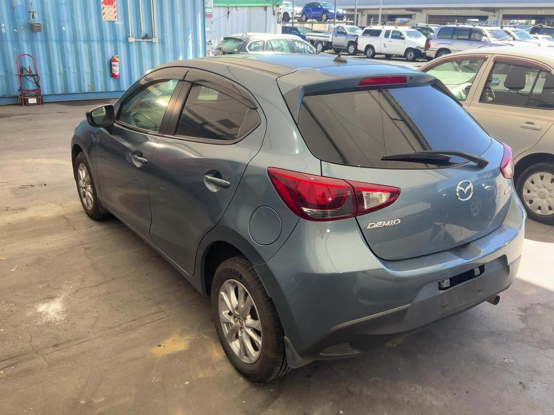 Photo '5' of Mazda Demio Photo '5' of Mazda Demio