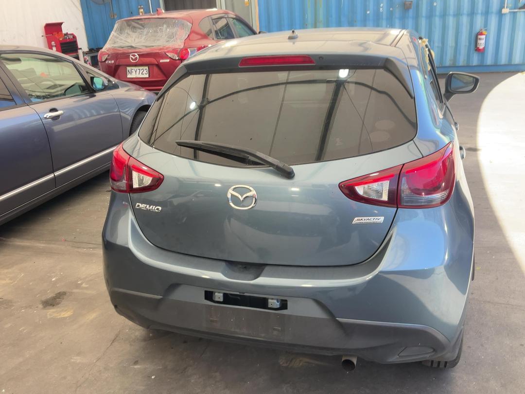 Photo '7' of Mazda Demio Photo '7' of Mazda Demio