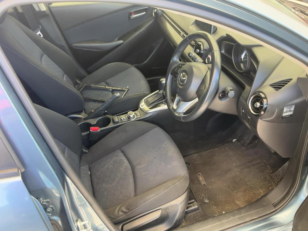 Photo '14' of Mazda Demio Photo '14' of Mazda Demio