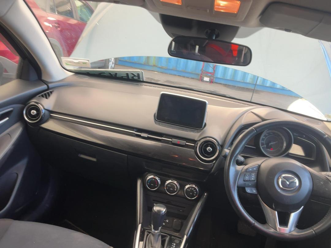 Photo '16' of Mazda Demio Photo '16' of Mazda Demio