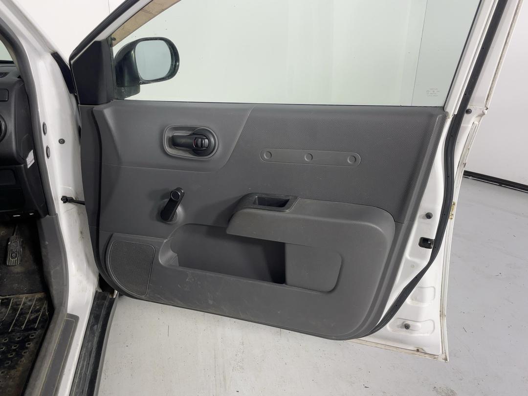 Photo '15' of Mazda Familia