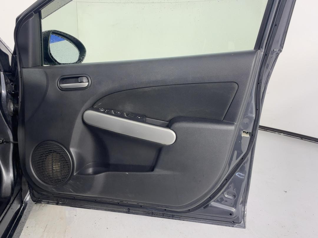 Photo '15' of Mazda Mazda2
