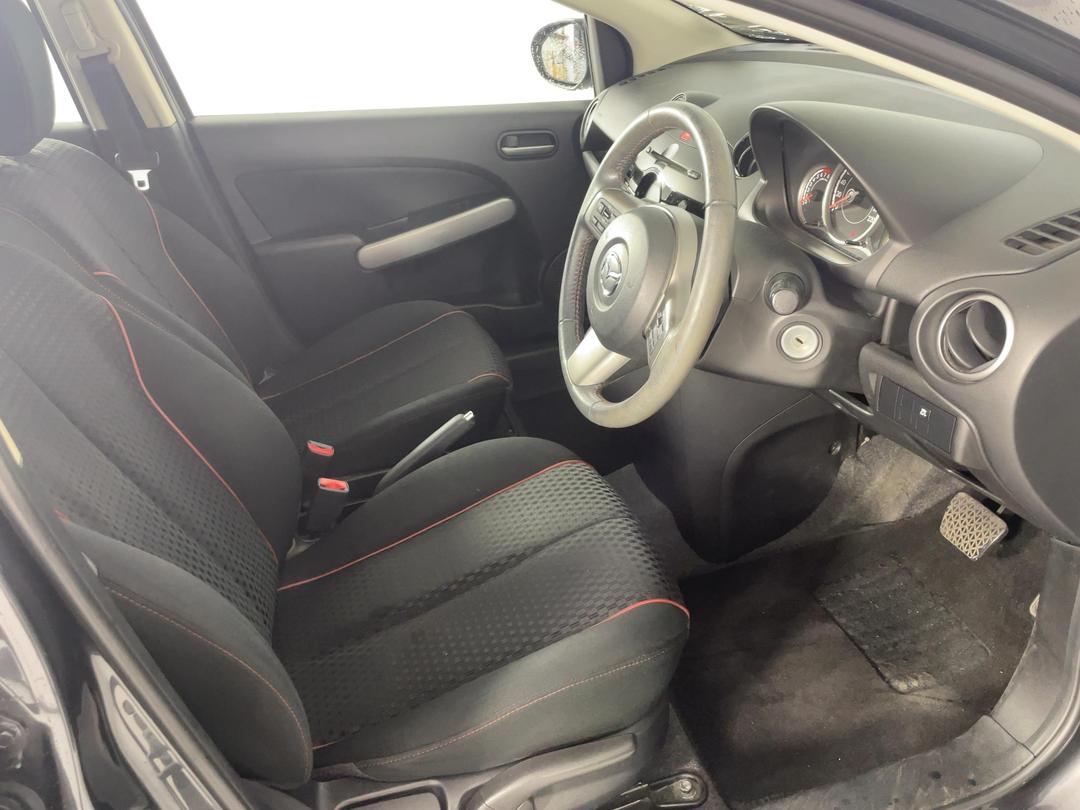 Photo '16' of Mazda Mazda2