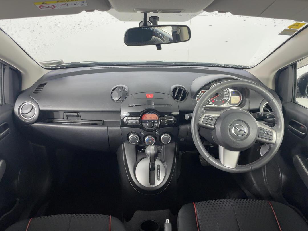 Photo '17' of Mazda Mazda2