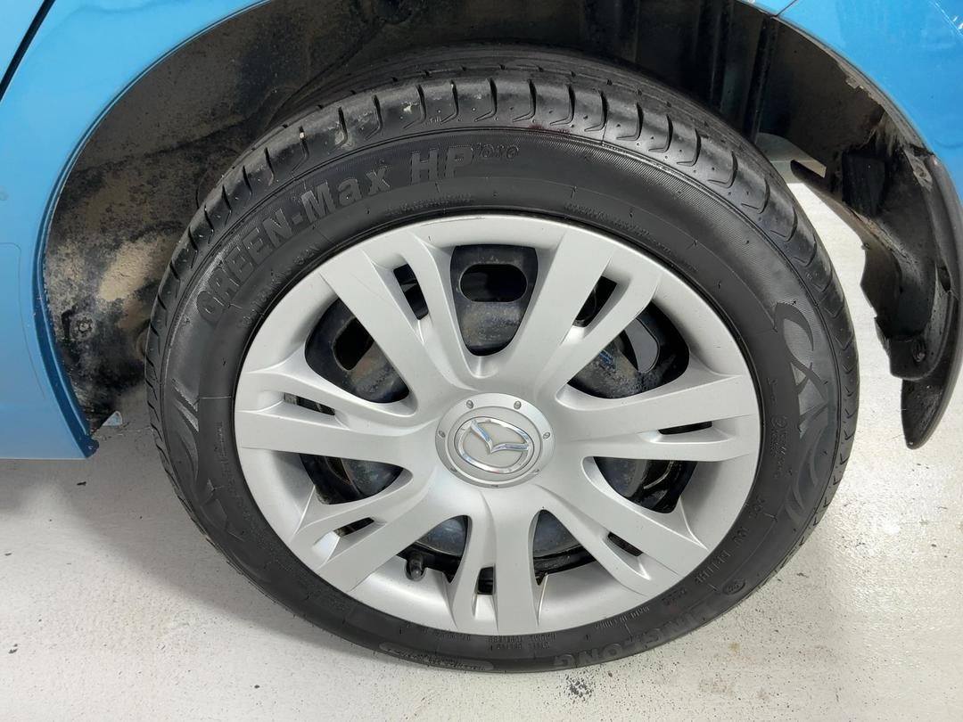Photo '11' of Mazda Mazda2