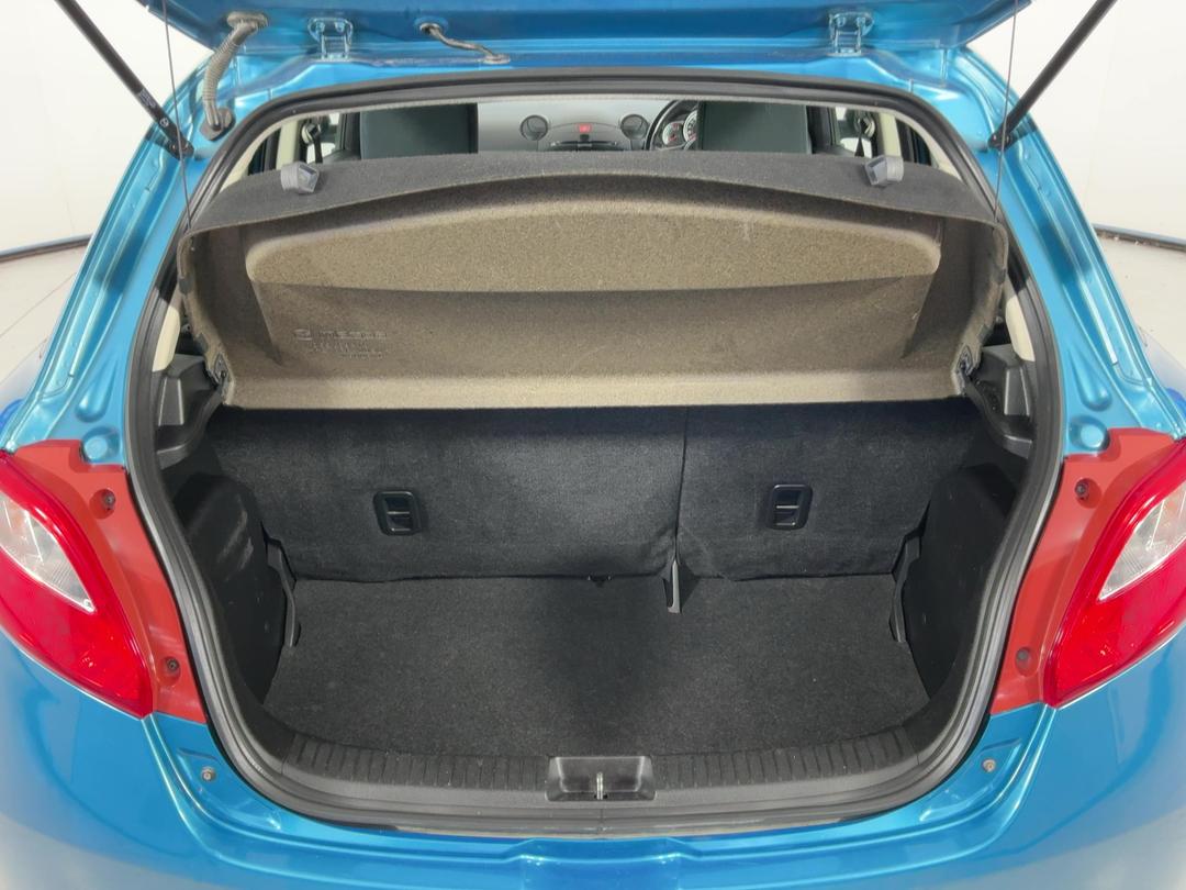Photo '14' of Mazda Mazda2