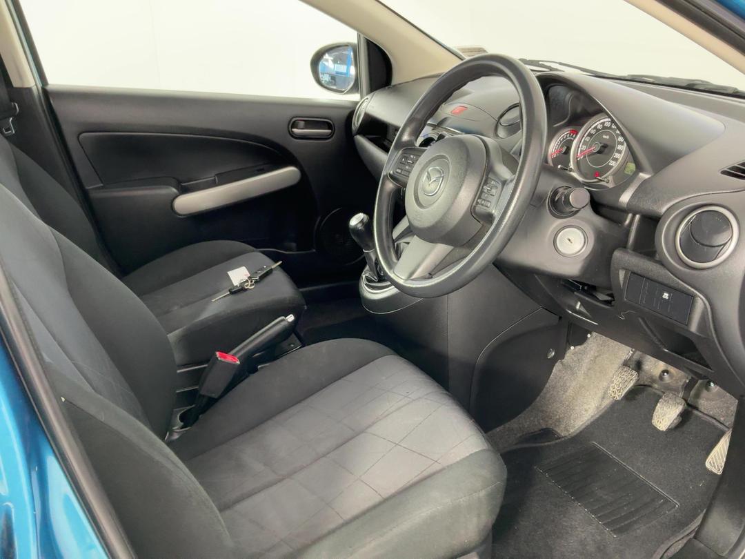 Photo '16' of Mazda Mazda2