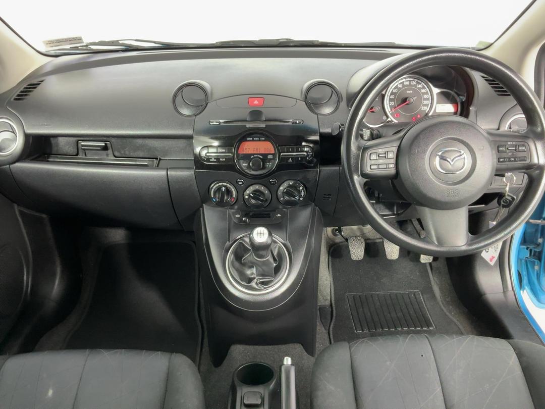 Photo '17' of Mazda Mazda2