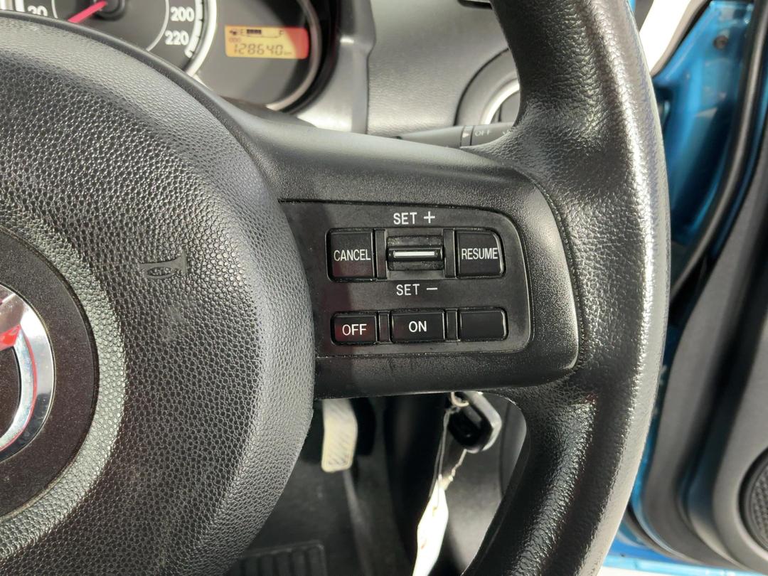 Photo '25' of Mazda Mazda2
