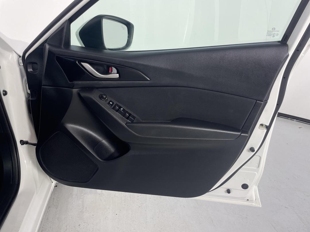 Photo '15' of Mazda Mazda3