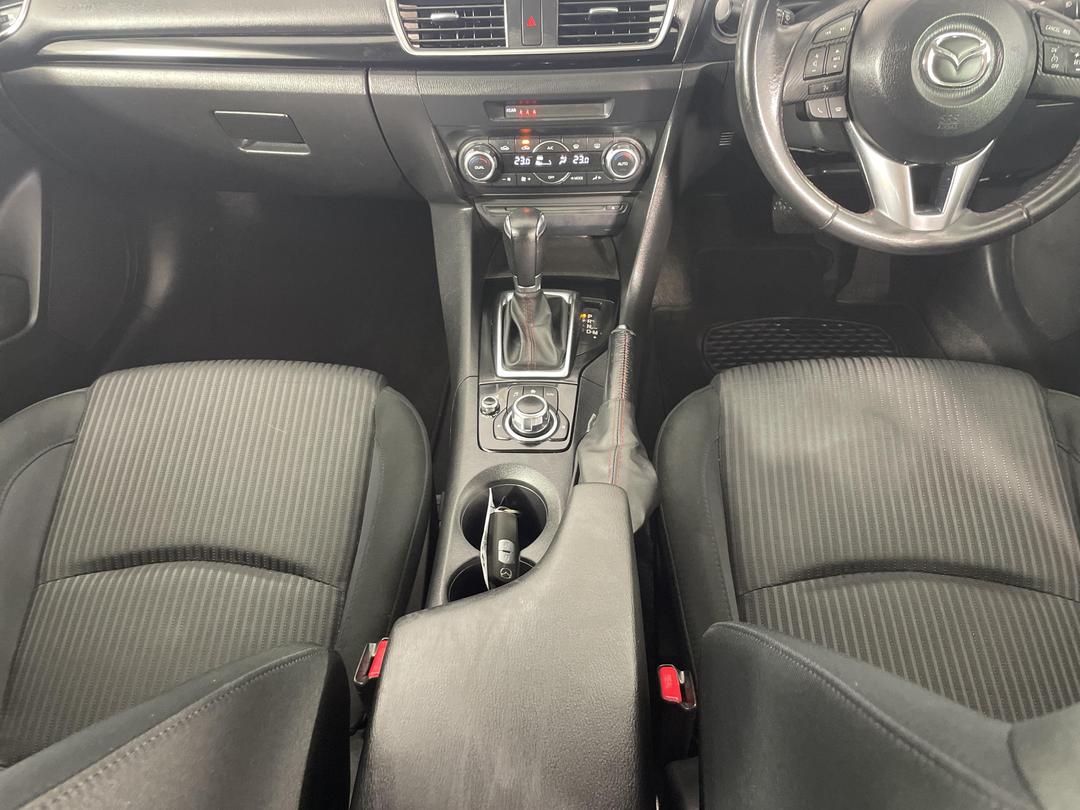 Photo '18' of Mazda Mazda3