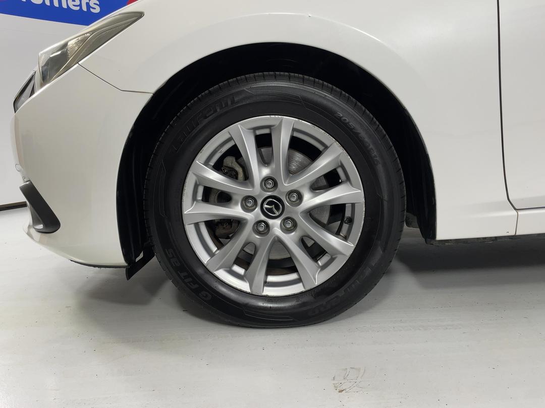 Photo '10' of Mazda Mazda3