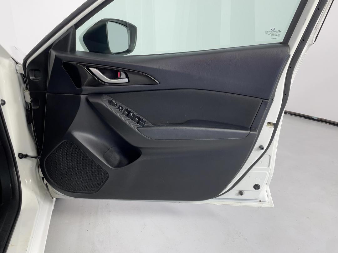 Photo '15' of Mazda Mazda3