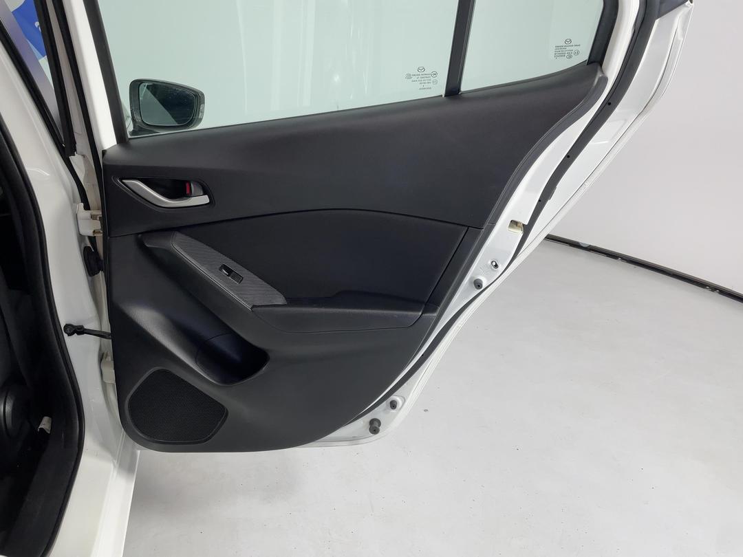 Photo '19' of Mazda Mazda3