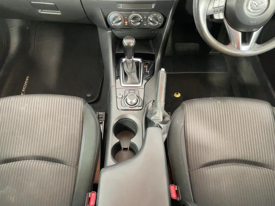 Photo '18' of Mazda Mazda3