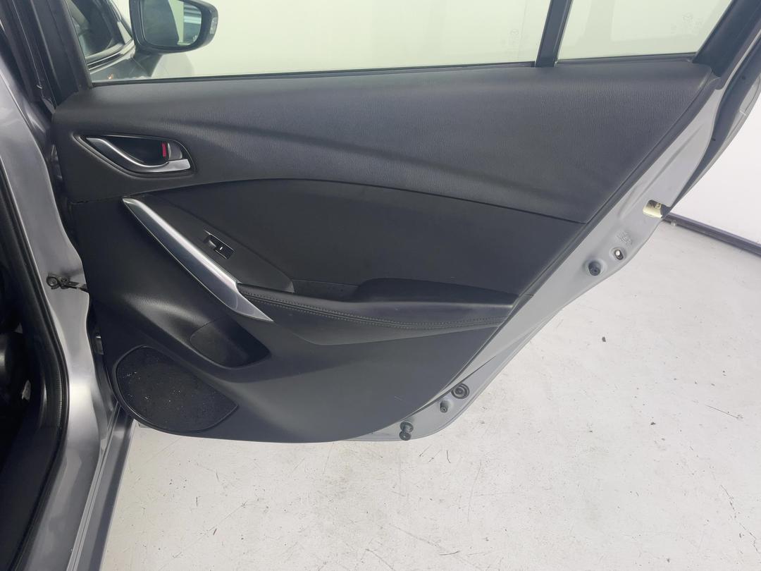 Photo '19' of Mazda Mazda6