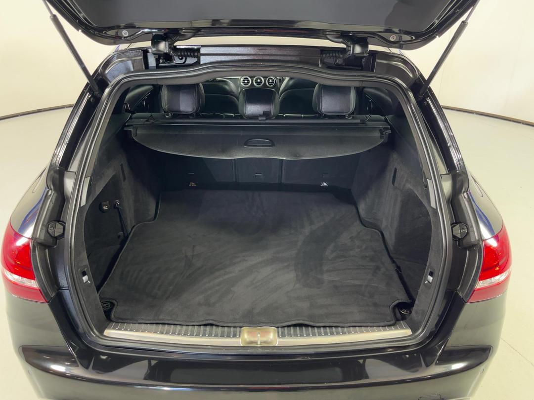 Photo '14' of Mercedes-Benz C-Class
