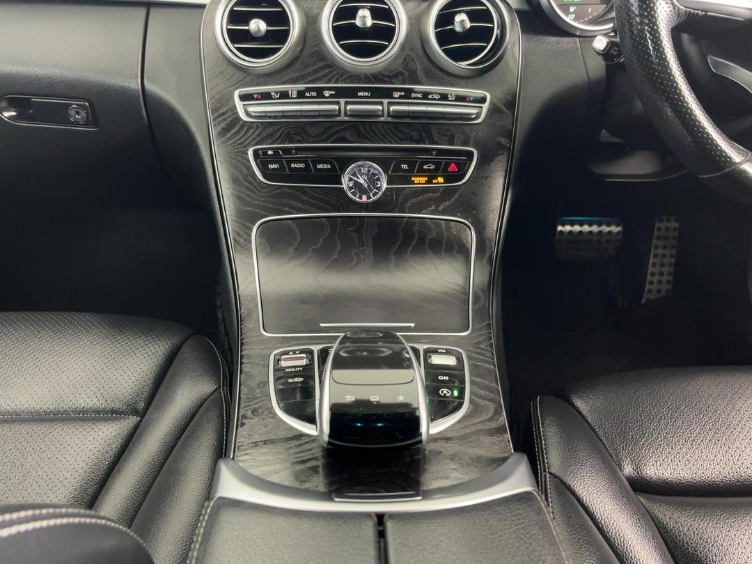 Photo '18' of Mercedes-Benz C-Class