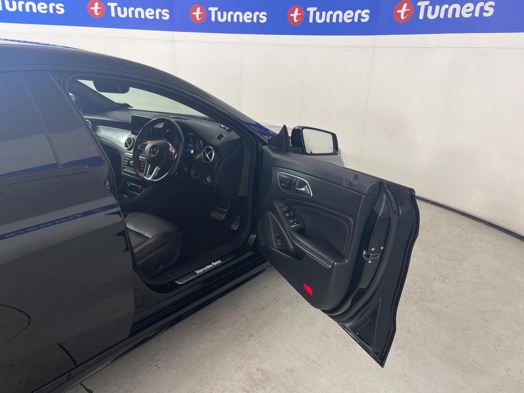 Photo '15' of Mercedes-Benz CLA 250