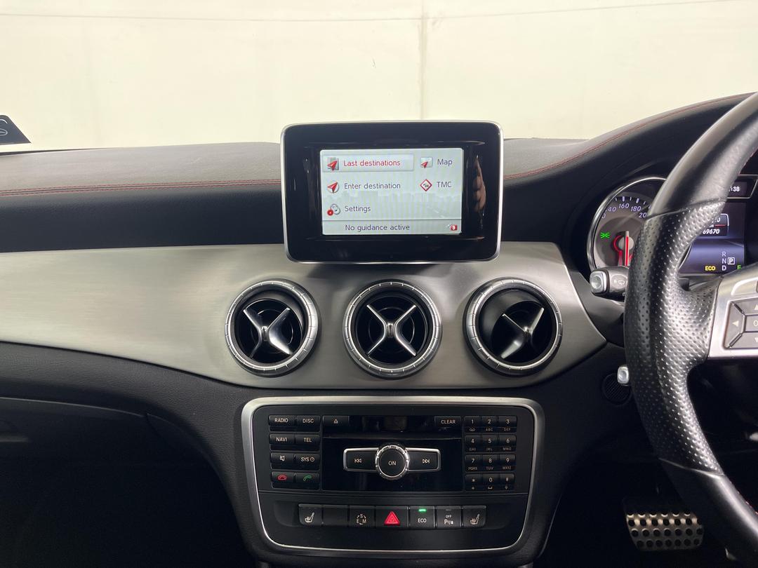 Photo '18' of Mercedes-Benz CLA 250