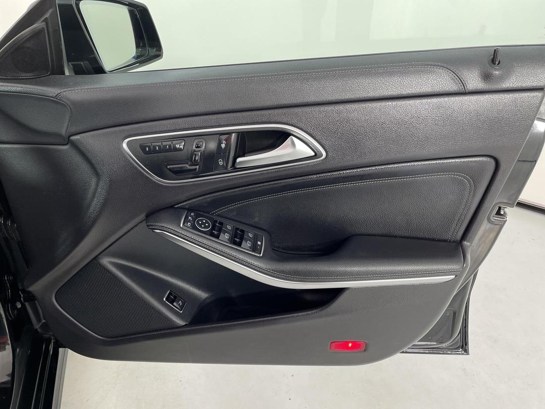 Photo '15' of Mercedes-Benz CLA180