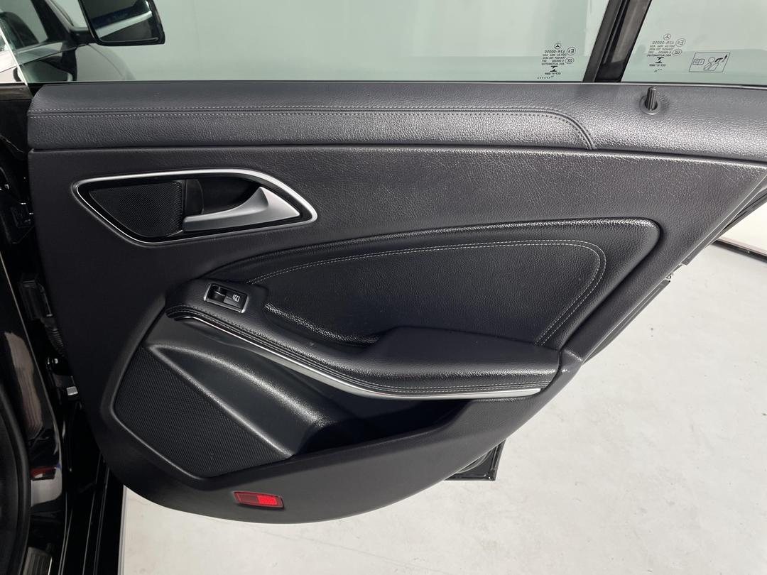 Photo '19' of Mercedes-Benz CLA180