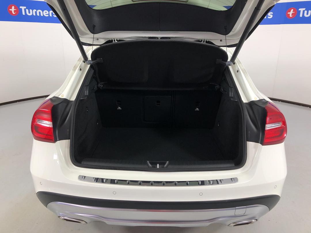 Photo '14' of Mercedes-Benz GLA250