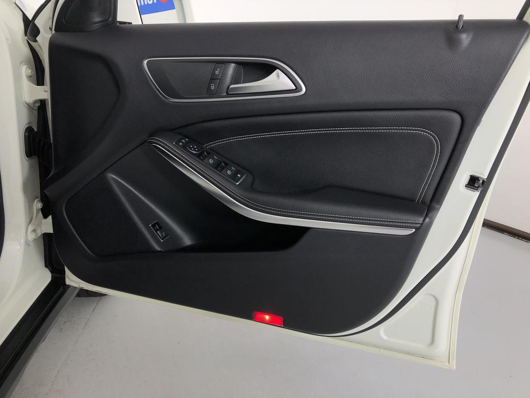 Photo '15' of Mercedes-Benz GLA250