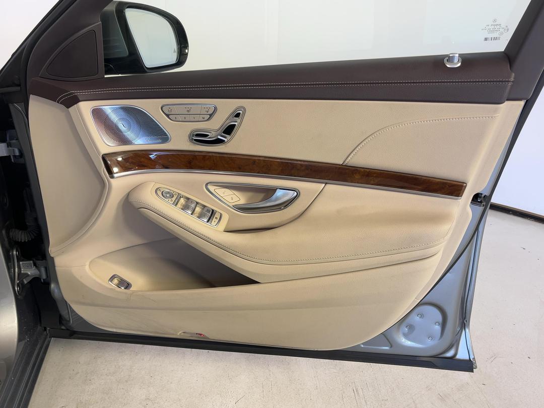 Photo '15' of Mercedes-Benz S-Class