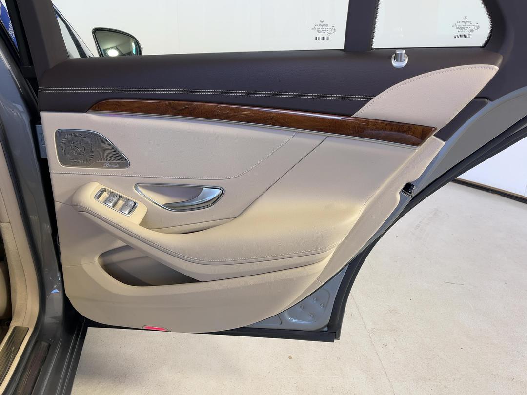 Photo '19' of Mercedes-Benz S-Class