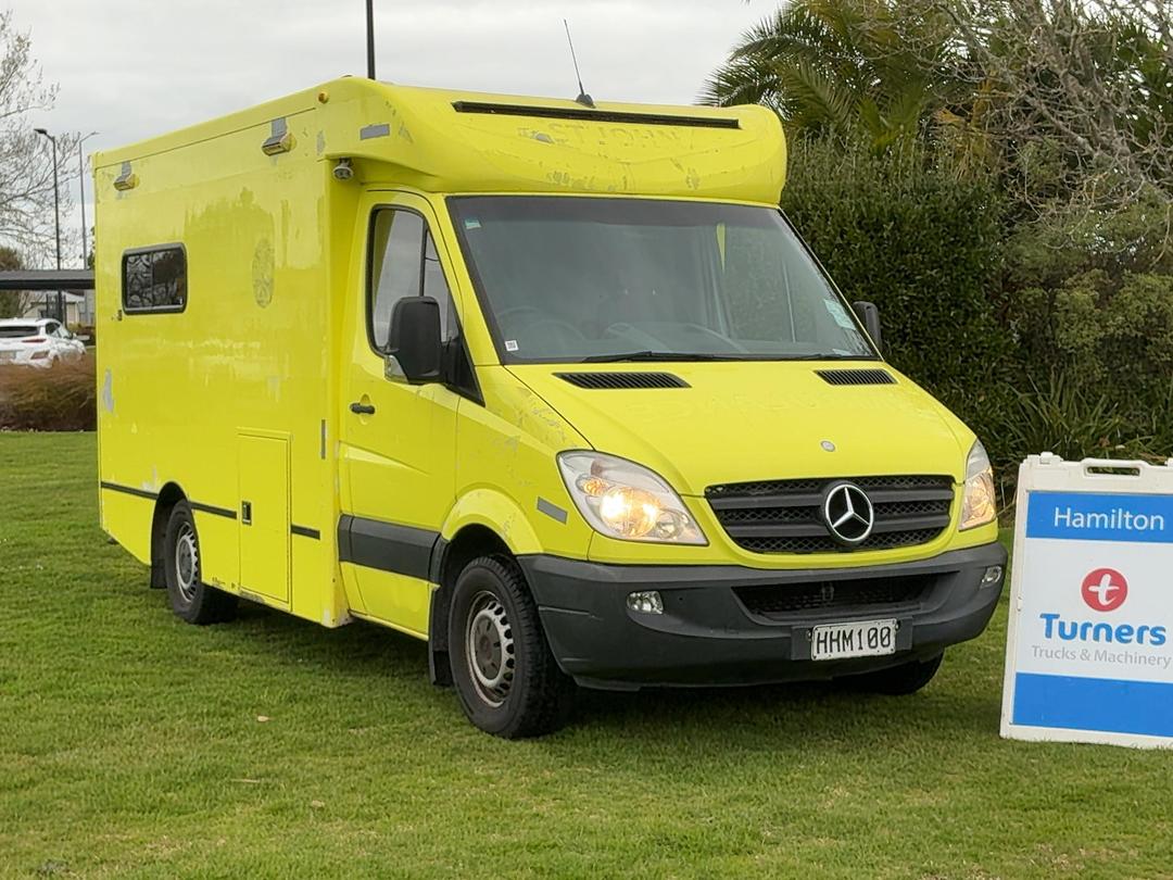 Photo '1' of Mercedes-Benz Sprinter C/C 319 CDI 3665 S Ambulance