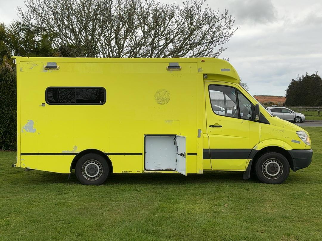 Photo '4' of Mercedes-Benz Sprinter C/C 319 CDI 3665 S Ambulance