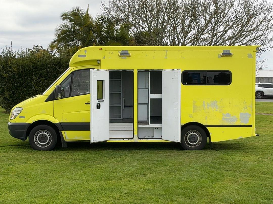 Photo '12' of Mercedes-Benz Sprinter C/C 319 CDI 3665 S Ambulance