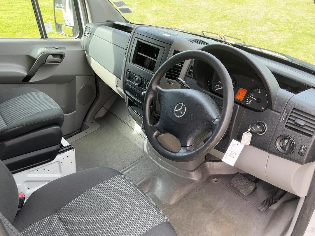 Photo '10' of Mercedes-Benz Sprinter VAN 313 CDI 4325L Ambulance