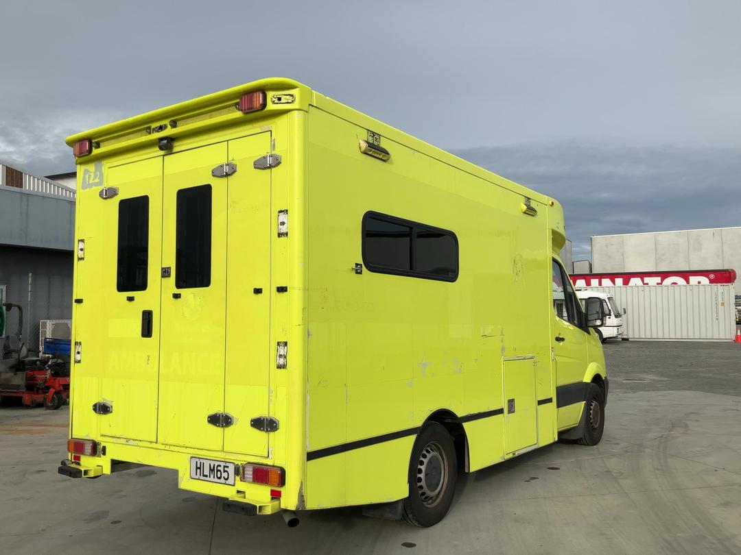 Photo '4' of Mercedes-Benz Sprinter C/C 319 CDI 3665 S Ambulance
