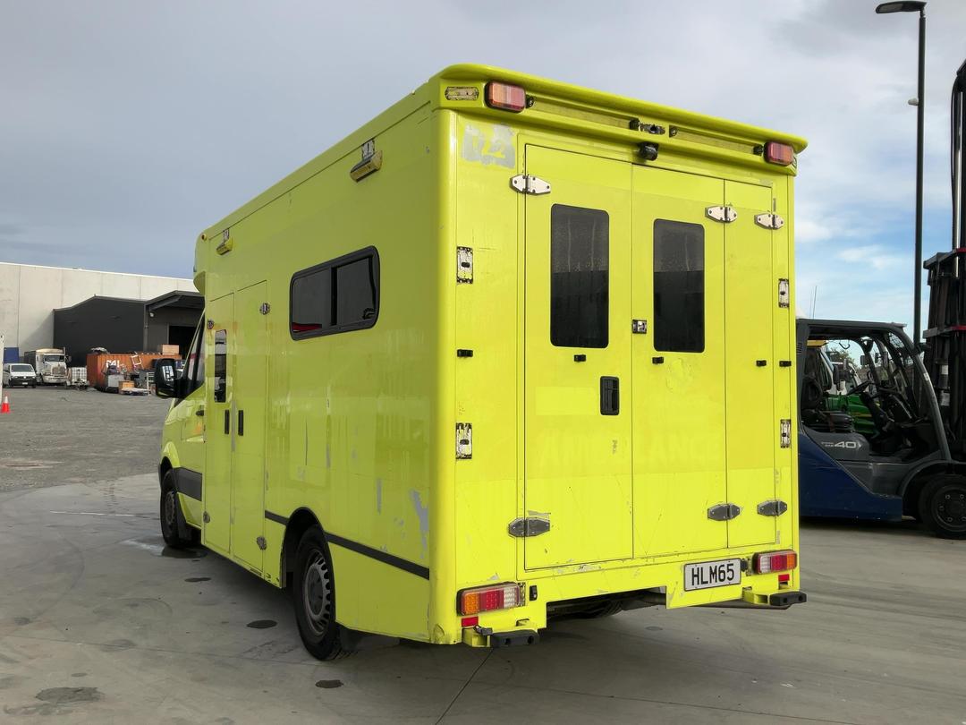 Photo '8' of Mercedes-Benz Sprinter C/C 319 CDI 3665 S Ambulance